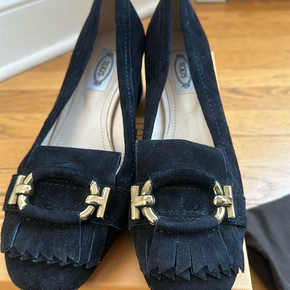 Tod’s black and gold Fringe suede pumps Brand new never worn size37